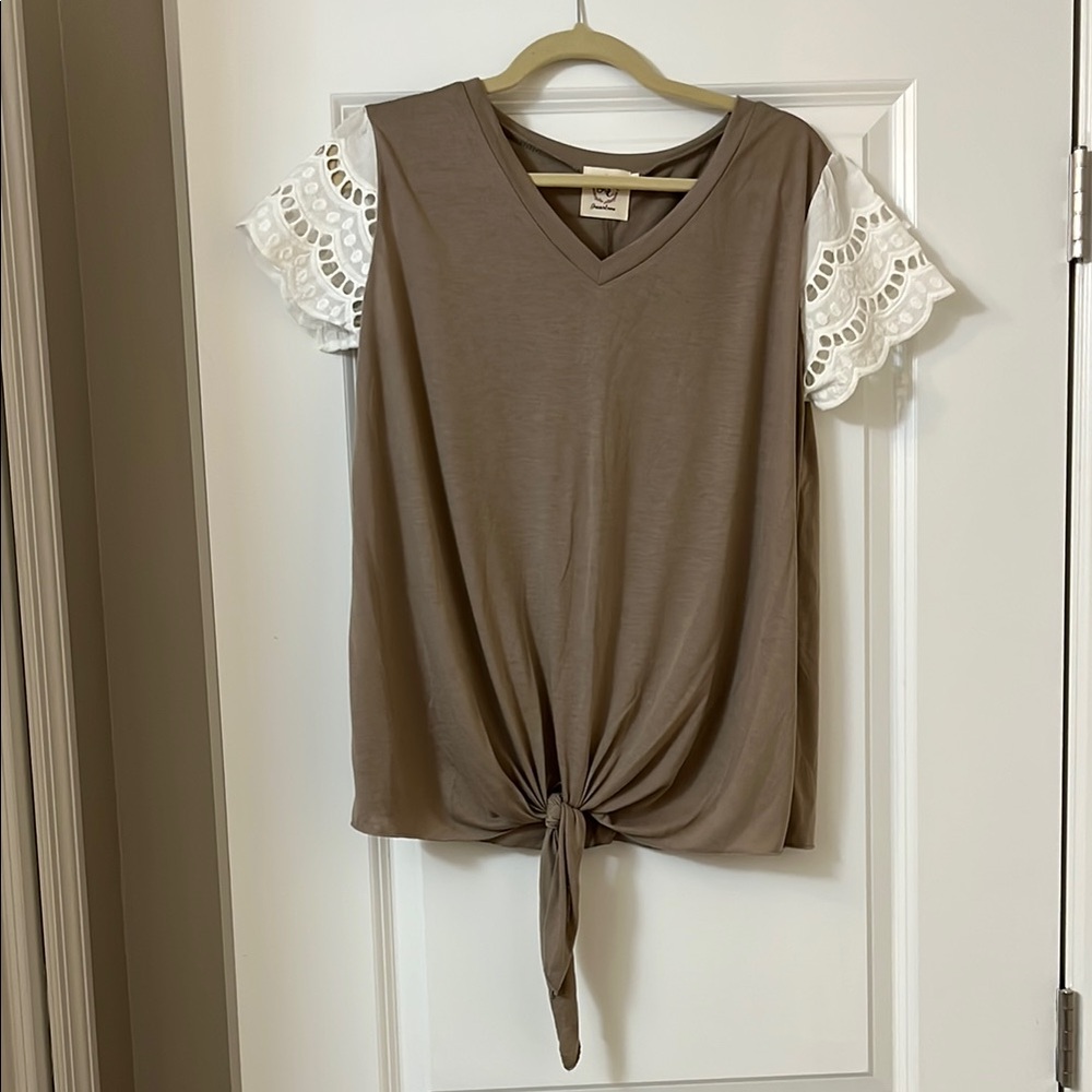 Stylish Women's Top with Lace Sleeves